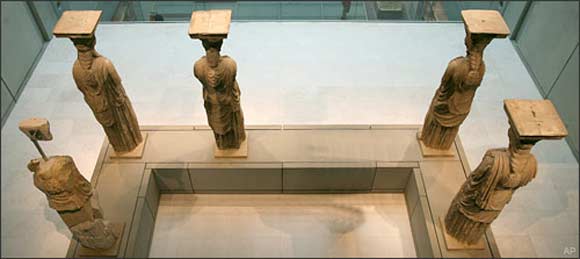 Η Ελένη Μπιρμπίλη και το κίνημα για την επιστροφή των Μαρμάρων του Παρθενώνα