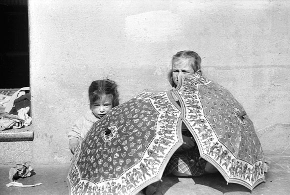 Miriam Frank, Εξόριστη σε Τρεις Ηπείρους, Ιστορίες μιας νομαδικής ζωής