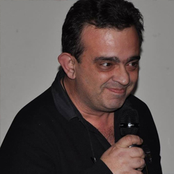 Αθήνα: Γιάννης Ρουσσιάς