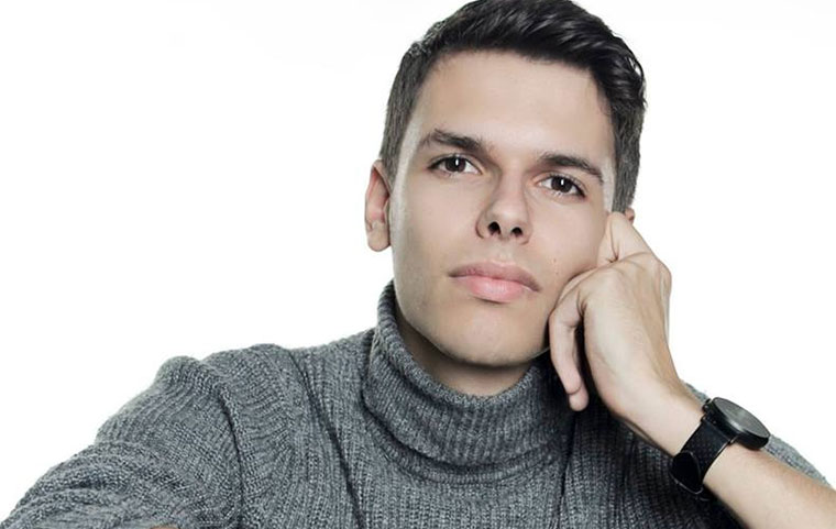 Ο Γιάννης Κωλίκης, ανταποκριτής του Bookia στο Λονδίνο